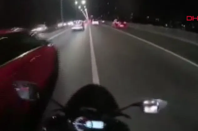 FSM Köprüsü'nde makas atan motosikletli maganda kameralarda