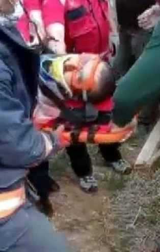 Ankara'da kendi kazdığı 2,5 metrelik çukura düşen kişi 2,5 saatte kurtarıldı