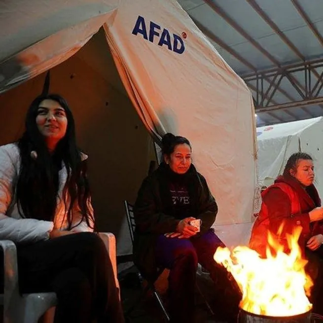 Başkan Erdoğanın ziyaret ettiği depremzedeler konuştu: Cumhurbaşkanımız tek tek milletiyle ilgileniyor