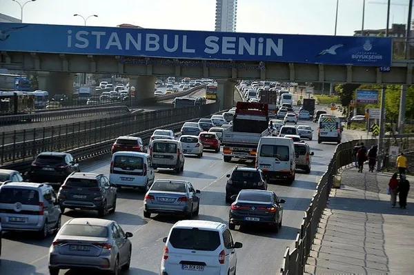 tam-kapanmanin-5-gununde-istanbul-avcilarda-trafik-yogunlugu-1620145787401.jpeg 'Tam kapanma'nın 5. gününde İstanbul Avcılar'da 5 kilometrelik trafik yoğunluğu!-3