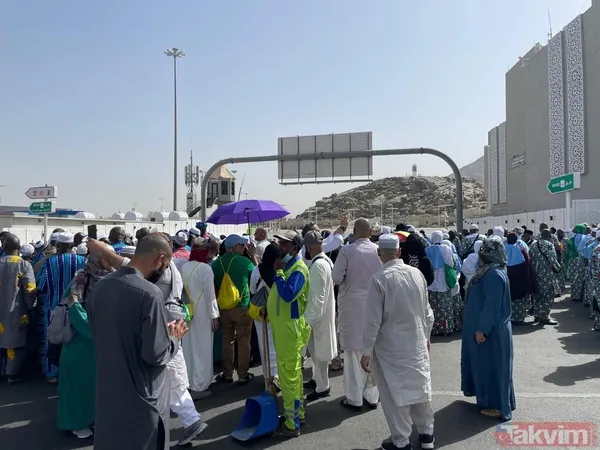 Hacı adaylarının kutsal yolculuğu başladı! Vakfe öncesi Arafat'a ziyaret - 4