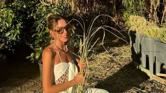 Sinem Kobal’dan ilgi toplayan 2025’e veda paylaşımı! Romantik pozları gündem oldu