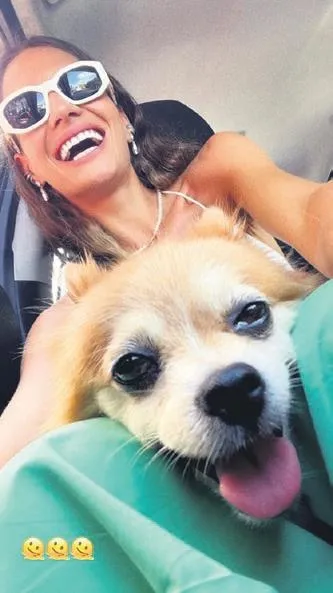 dunyaca-unlu-brezilyali-top-model-alessandra-ambrosio-turkiyeye-geldi-saklambac-haberleri-1661974510125.jpeg Dünyaca ünlü Brezilyalı top model Alessandra Ambrosio Türkiye'ye geldi! | Saklambaç haberleri-4