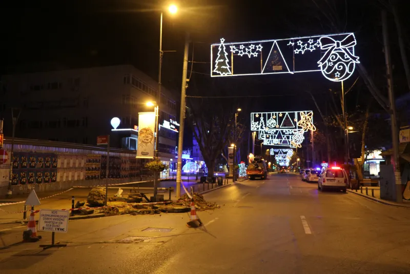 İstanbul'da iş makinesi doğal gaz borusunu patlattı - 8