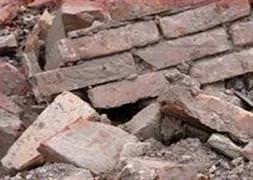 Çocukların üzerine duvar yıkıldı