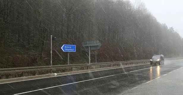 Bolu Dağı'nda kar yağışı etkili oluyor