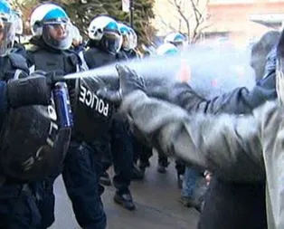 Kanada polisinden eylemcilere orantısız güç!