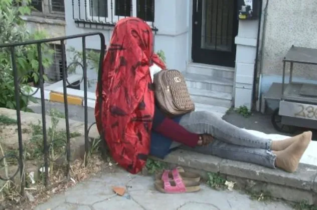 İstanbul'un göbeğinde bir değişik olay! Yüzünü gören yok!