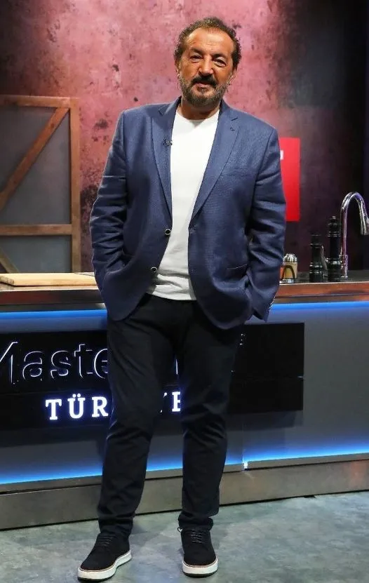 50lik-mehmet-sefin-40-bedene-dusuren-diyeti-masterchef-mehmet-yalcinkaya-zayiflik-sirrini-acikladi-kilo-vermem-1719329227818.jpg MasterChef Mehmet Yalçınkaya zayıflık sırrını açıkladı! "Buna borçluyum..." 50'lik Mehmet Şef'in 40 bedene düşüren diyeti!-2