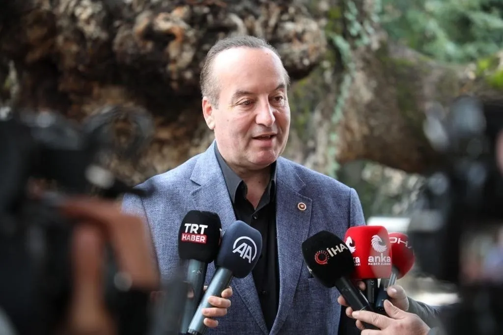 chpde-kurultay-krizi-bayramlasmaya-sicradi-1780000024853.jpeg CHP’de kurultay krizi bayramlaşmaya sıçradı! CHP'li Cevdet Akay’a “Özel’e destek açıklaması yapmadın” tepkisi yağdı-4