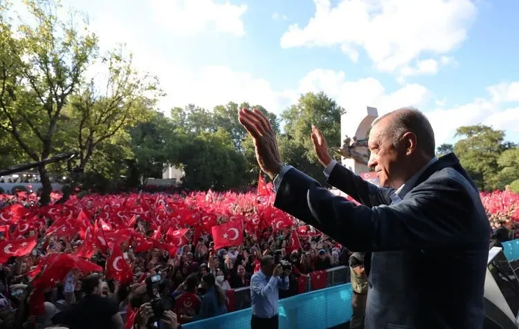 15-temmuz-buyuk-bir-demokrasi-zaferidir-1784064008715.jpeg Başkan Erdoğan, 15 Temmuz’un 10. yılında Takvim’e yazdı: "Bu mücadele, tarihe altın harflerle yazılmış bir demokrasi zaferidir"-6