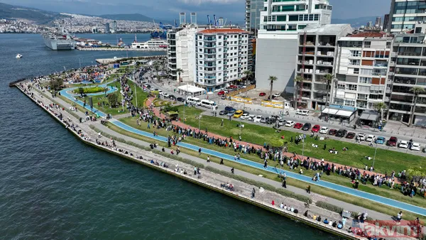 İzmir'de TCG Anadolu'ya 3'üncü de gününde büyük ilgi! Kilometrelerce kuyruk oluştu - 5