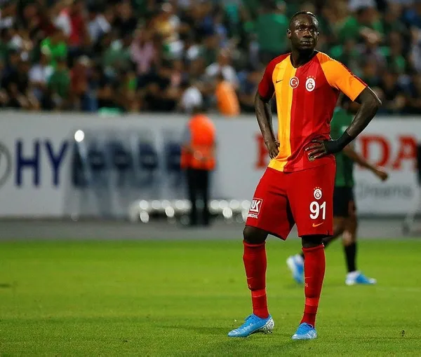 Galatasaray Gomis’in yerini bir türlü dolduramadı! 25 milyon çöpe gitti