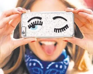 Selfie çekmek yaşlandırıyor