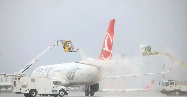 Viyana Havalimanı'nda savrulan araç THY uçağına çarptı