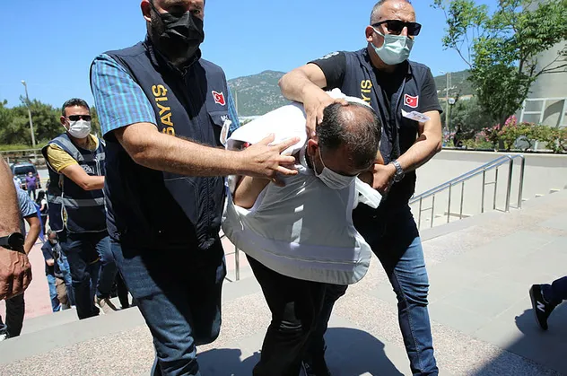 Muğla'da polis memuru Ercan Cangöz'ü şehit edenler adliyeye sevk edildi! Dikkat çeken görüntü!