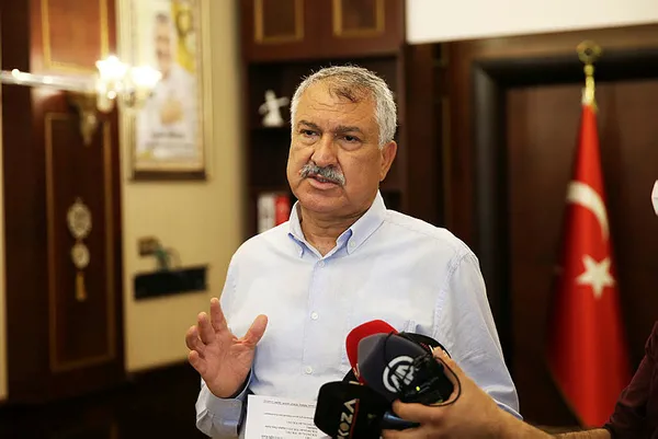 adana-buyuksehir-belediyesine-icra-zeydan-karalarin-koltugu-ve-masasi-haczedildi-1594400617589.jpg Adana Büyükşehir Belediyesi'ne icra: Zeydan Karalar'ın koltuğu ve masası haczedildi-5