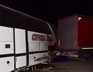 Bilecik’te feci kaza! Yolcu otobüsü TIR’a çarptı