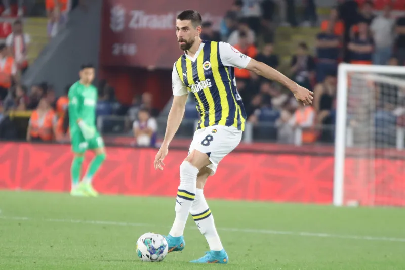 Fenerbahçe'de beklenen oluyor! 3 isim yolcu - 15