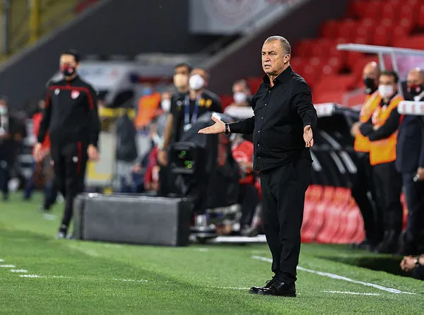 goztepeyi-3-golle-gecen-galatasarayda-fatih-terim-ben-de-yumruklarimi-sikiyorum-yutkunuyorum-1618686789915.jpg Göztepe'yi 3 golle geçen Galatasaray'da Fatih Terim: Ben de yumruklarımı sıkıyorum, yutkunuyorum-1
