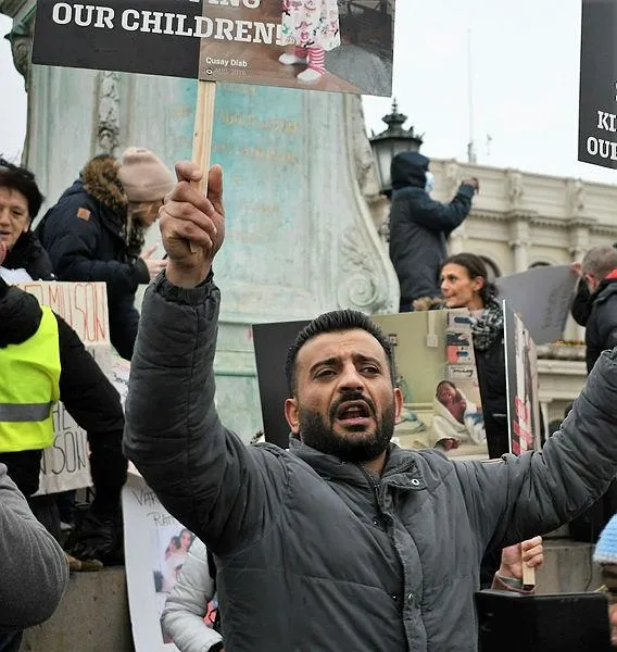 İsveç'te 5 çocuğu elinden alınan Suriyeli baba Diab Talal, Başkan Erdoğan'dan yardım istedi-1