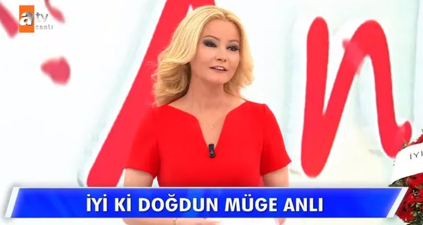 Müge Anlı'yı kızı ağlattı, Brad Pitt güldürdü! Canlı yayında sürpriz doğum günü: Müge Anlı kaç yaşında?-10