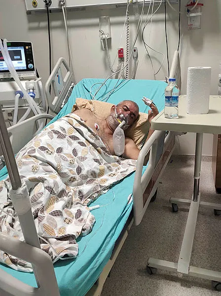 iki-bacagini-kaybetmesine-ragmen-hayata-tutunmayi-basaran-3-cocuk-babasi-koronavirusten-oldu-1631879276470.jpg İki bacağını kaybetmesine rağmen hayata tutunmayı başaran 3 çocuk babası koronavirüsten öldü-2