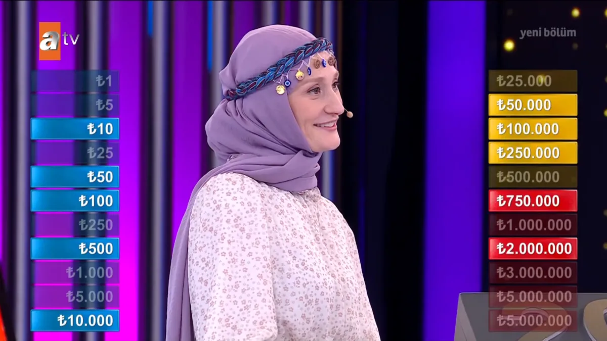 1785357271126.png Murat abinin kutulara para koklatması stüdyoyu kırdı geçirdi: Günün yarışmacısı Trabzonlu Tuğçe yarışmadan büyük ödülle ayrıldı-4