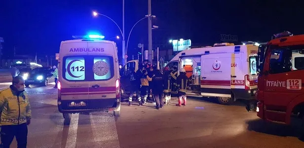 corumda-ambulans-ile-otomobil-carpisti-cok-sayida-yarali-var-1616968359781.jpeg