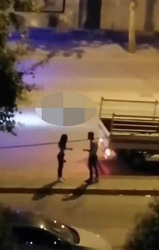 Son dakika: İzmir'de genç kıza sokak ortasında darp!