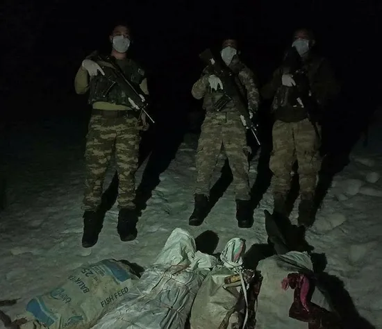 Son dakika: Hakkari'de PKK operasyonu: Çok sayıda silah ve mühimmat ele geçirildi-1