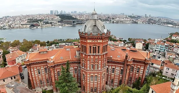 Maliyeti 10 milyon euronun üzerinde! Depreme dayanıksız çıkan Fener Rum Okulu'na MEB'den "boşaltın" yazısı