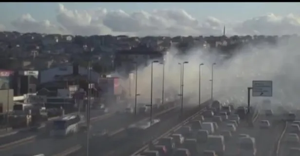 Küçükçekmece’deki metruk binadaki yangın İstanbul trafiğini kilitledi!