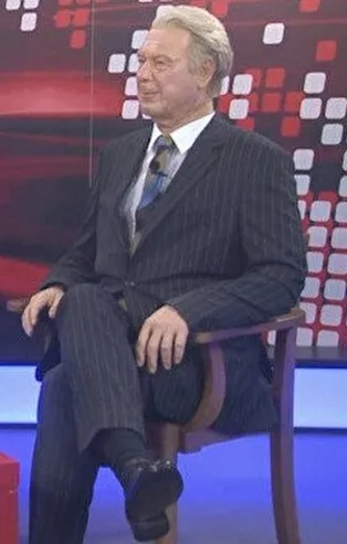 Müjdat Gezen'den CHP usulü şov! Programa Uğur Dündar yerine balmumu heykeli çıktı!