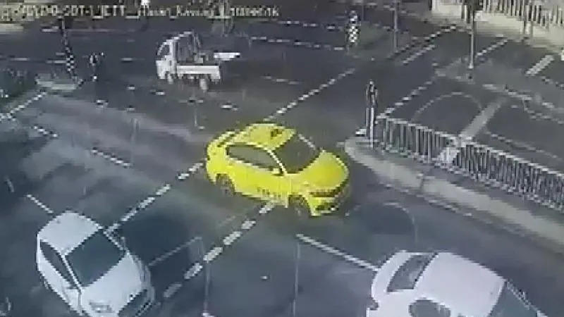 Kaza anı kameralara yansıdı. (DHA)