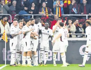 Bordo-Mavililer ligde fırtına gibi esiyor