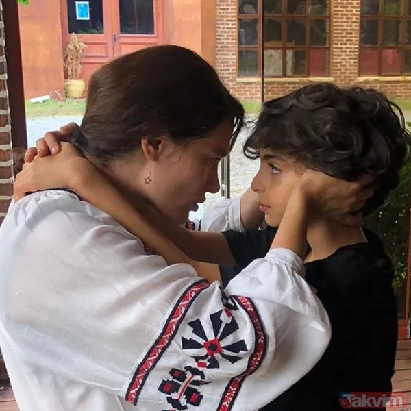 Anneler Günü buruk geçiyor! Kerem Alışık'tan duygulandıran şiir: Yine sensiz bir Anneler Günü... - 5