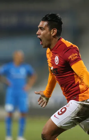 Galatasaray'da Falcao krizi! Devre arasında yolcu