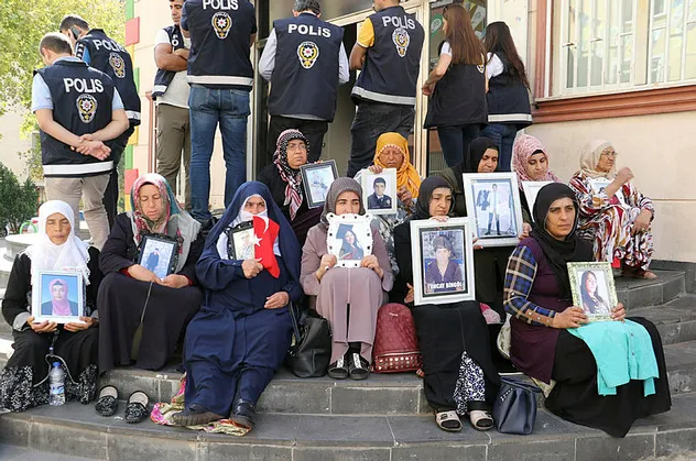Evlat nöbeti 24. gününde! Acılı annenin sözleri yürekleri dağladı