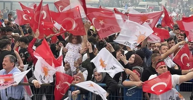 Bursalılar 15 Temmuz Demokrasi Meydanı’na akın etti!