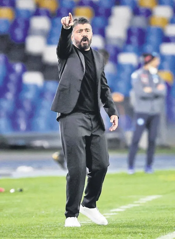 italyaya-giden-sensibile-gattuso-ve-3-futbolcu-ile-temasa-gecti-1652309626729.jpeg İtalya’ya giden Sensibile, Gattuso ve 3 futbolcu ile temasa geçti-2
