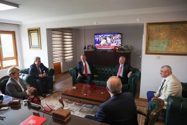 7li-koalisyonun-yeni-uyesi-umit-ozdagin-sicili-kabarik-demedigini-birakmadi-sonunda-destek-acikladi-1684926697937.jpg 7'li koalisyonun yeni üyesi Ümit Özdağ'ın sicili kabarık: Demediğini bırakmadı sonunda destek açıkladı-6