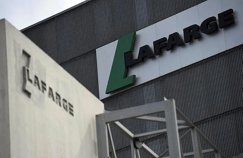 Fransız çimento devi Lafarge, terör örgütünü finanse etmekten yargılanacak. (AFP)