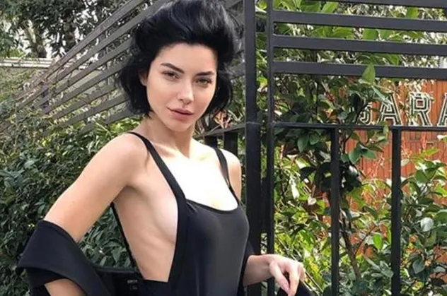 Merve Boluğur ve Mert Aydın yine kafaları karıştırdı! Bir mekanda buluşup...