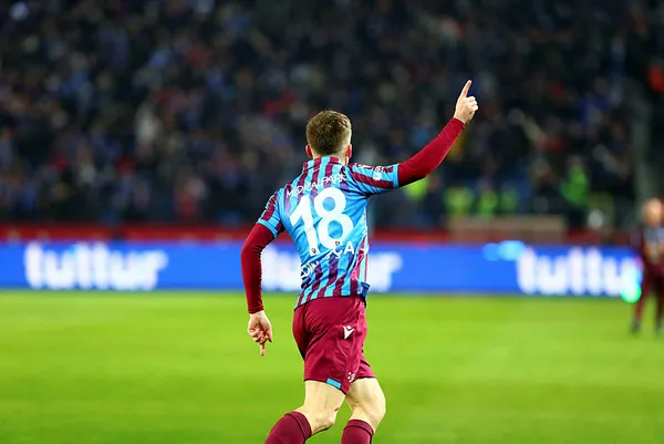 Son dakika Trabzonspor haberleri... Fırtına'nın bitirim üçlüsü: Edin Visca, Anastasios Bakasetas ve Andreas Cornelius!-2