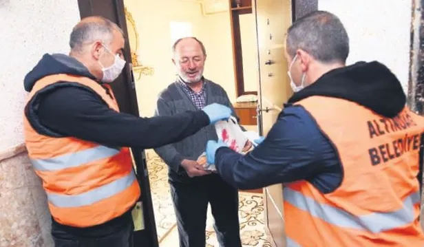 Vatandaşlar 'evde kal' uyarılarına rağmen sahillere akın etti-8