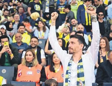 Mert Hakan seçimi bekliyor