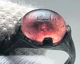 Viking kadınına ’Allah’ yazılı yüzük