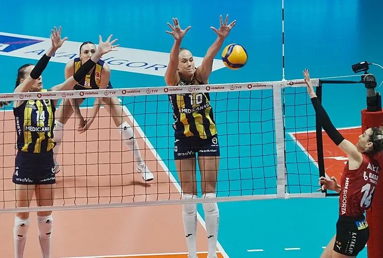 Fenerbahçe Galatasaray’a set vermedi!