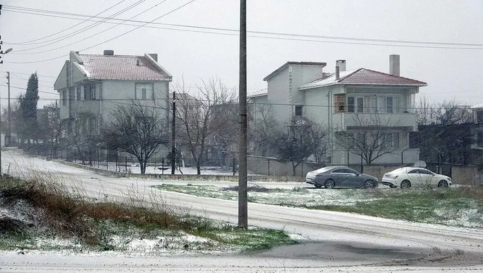 hava-durumu-istanbula-kar-yagisi-basladi-sicakliklar-10-derece-birden-dustu-bugun-hava-nasil-olacak-1704791717637.jpeg HAVA DURUMU | İstanbul'a kar yağışı başladı! Sıcaklıklar 10 derece birden düştü! Uyarı üstüne uyarı: Yağışlar ne kadar devam edecek? Hafta sonu kar var mı?-18